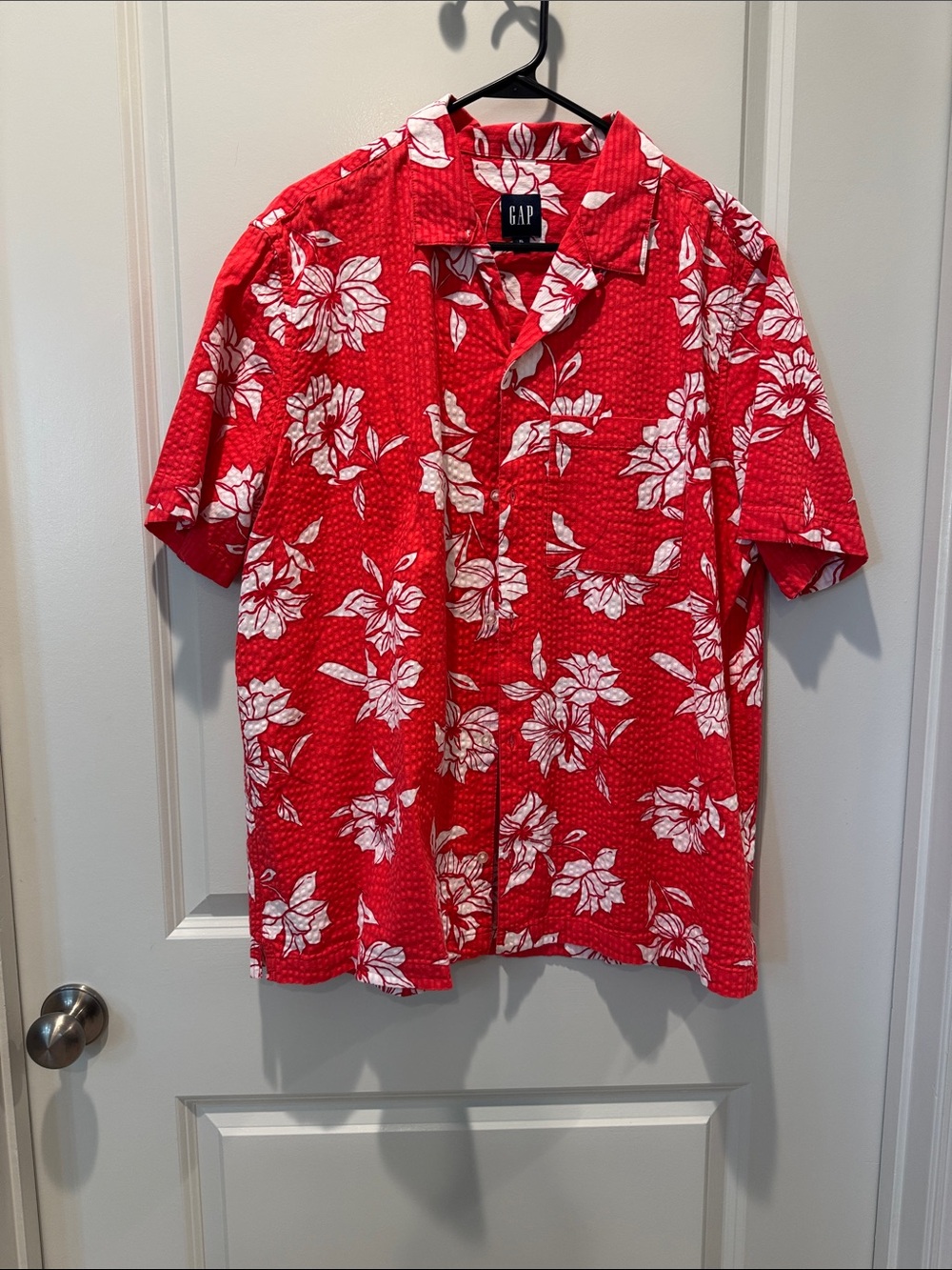 GAP Men's Red Short-Sleeve Floral Button-Down Shirt